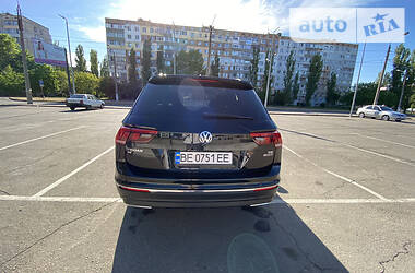 Позашляховик / Кросовер Volkswagen Tiguan Allspace 2018 в 
