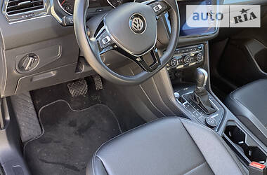 Позашляховик / Кросовер Volkswagen Tiguan Allspace 2018 в 