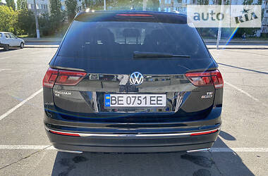 Позашляховик / Кросовер Volkswagen Tiguan Allspace 2018 в 