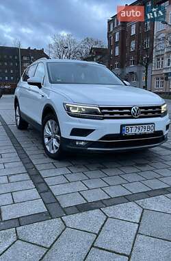Позашляховик / Кросовер Volkswagen Tiguan Allspace 2018 в 