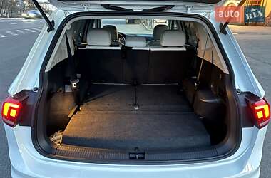 Внедорожник / Кроссовер Volkswagen Tiguan Allspace 2018 в 