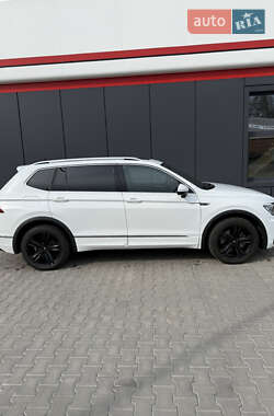 Внедорожник / Кроссовер Volkswagen Tiguan Allspace 2018 в 