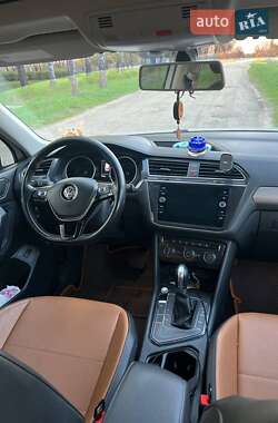 Внедорожник / Кроссовер Volkswagen Tiguan Allspace 2017 в 
