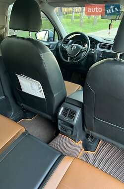 Внедорожник / Кроссовер Volkswagen Tiguan Allspace 2017 в 