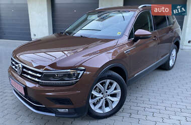 Внедорожник / Кроссовер Volkswagen Tiguan Allspace 2018 в 