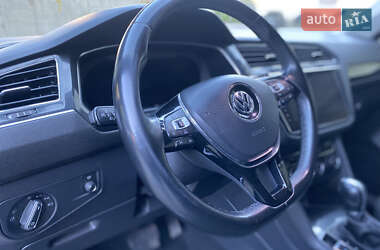 Внедорожник / Кроссовер Volkswagen Tiguan Allspace 2018 в 