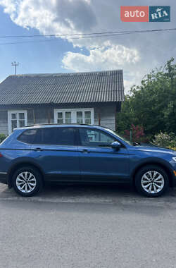 Внедорожник / Кроссовер Volkswagen Tiguan Allspace 2018 в 