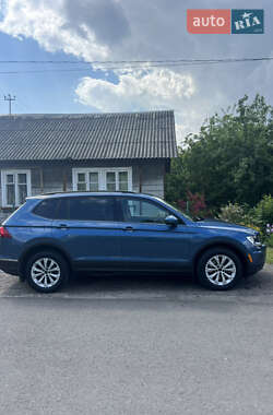 Внедорожник / Кроссовер Volkswagen Tiguan Allspace 2018 в 