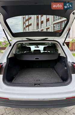 Внедорожник / Кроссовер Volkswagen Tiguan Allspace 2021 в 