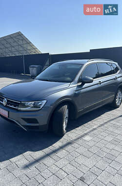 Внедорожник / Кроссовер Volkswagen Tiguan Allspace 2017 в Самборе