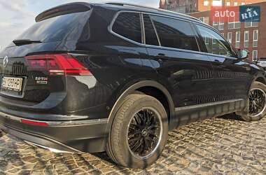 Внедорожник / Кроссовер Volkswagen Tiguan Allspace 2018 в 