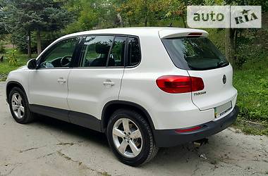 Позашляховик / Кросовер Volkswagen Tiguan 2012 в 
