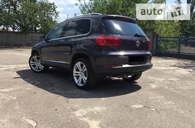 Позашляховик / Кросовер Volkswagen Tiguan 2016 в 