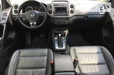 Позашляховик / Кросовер Volkswagen Tiguan 2016 в 