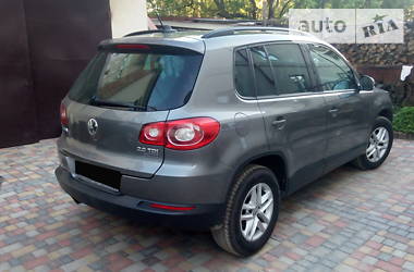 Позашляховик / Кросовер Volkswagen Tiguan 2011 в 