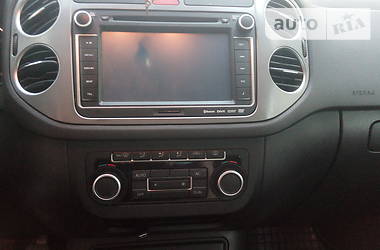 Позашляховик / Кросовер Volkswagen Tiguan 2011 в 