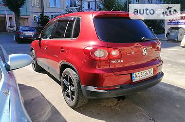 Внедорожник / Кроссовер Volkswagen Tiguan 2010 в Киеве