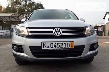 Внедорожник / Кроссовер Volkswagen Tiguan 2012 в Черновцах