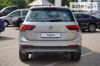 Седан Volkswagen Tiguan 2019 в Чернівцях