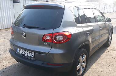 Внедорожник / Кроссовер Volkswagen Tiguan 2010 в Киеве