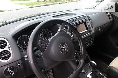 Позашляховик / Кросовер Volkswagen Tiguan 2015 в 