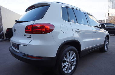 Позашляховик / Кросовер Volkswagen Tiguan 2013 в 