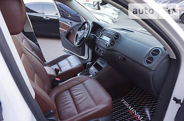 Позашляховик / Кросовер Volkswagen Tiguan 2013 в 
