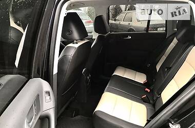 Позашляховик / Кросовер Volkswagen Tiguan 2016 в 