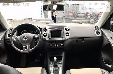 Позашляховик / Кросовер Volkswagen Tiguan 2016 в 