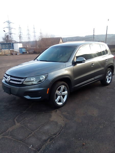 Позашляховик / Кросовер Volkswagen Tiguan 2012 в 