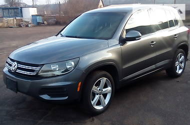 Позашляховик / Кросовер Volkswagen Tiguan 2012 в 