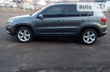Позашляховик / Кросовер Volkswagen Tiguan 2012 в 
