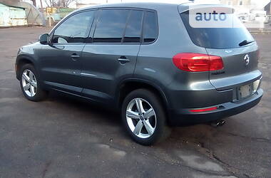Позашляховик / Кросовер Volkswagen Tiguan 2012 в 