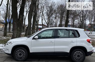 Внедорожник / Кроссовер Volkswagen Tiguan 2008 в Каменском