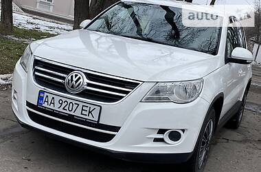 Внедорожник / Кроссовер Volkswagen Tiguan 2008 в Каменском