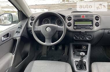 Внедорожник / Кроссовер Volkswagen Tiguan 2008 в Каменском