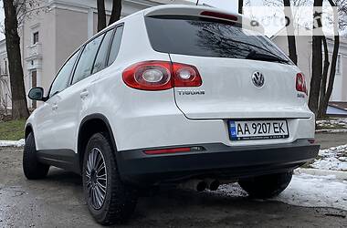 Внедорожник / Кроссовер Volkswagen Tiguan 2008 в Каменском