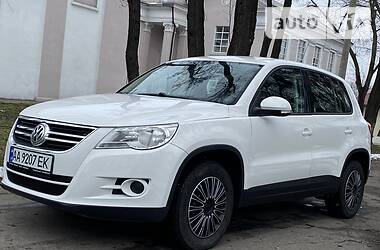 Внедорожник / Кроссовер Volkswagen Tiguan 2008 в Каменском