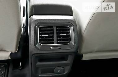 Позашляховик / Кросовер Volkswagen Tiguan 2017 в 