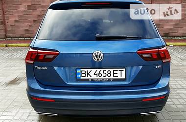 Позашляховик / Кросовер Volkswagen Tiguan 2017 в 