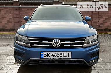 Позашляховик / Кросовер Volkswagen Tiguan 2017 в 