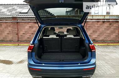 Позашляховик / Кросовер Volkswagen Tiguan 2017 в 