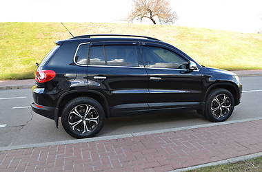 Позашляховик / Кросовер Volkswagen Tiguan 2010 в 