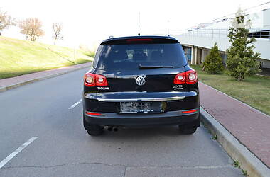 Позашляховик / Кросовер Volkswagen Tiguan 2010 в 