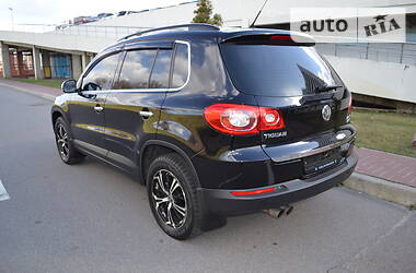 Позашляховик / Кросовер Volkswagen Tiguan 2010 в 