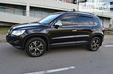 Позашляховик / Кросовер Volkswagen Tiguan 2010 в 