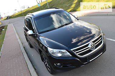 Позашляховик / Кросовер Volkswagen Tiguan 2010 в 