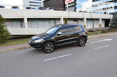 Позашляховик / Кросовер Volkswagen Tiguan 2010 в 