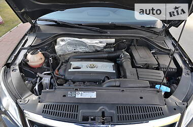 Позашляховик / Кросовер Volkswagen Tiguan 2010 в 