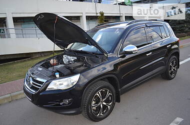 Позашляховик / Кросовер Volkswagen Tiguan 2010 в 